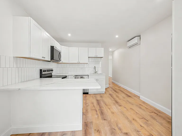 6419 Race St #B — Photo 13