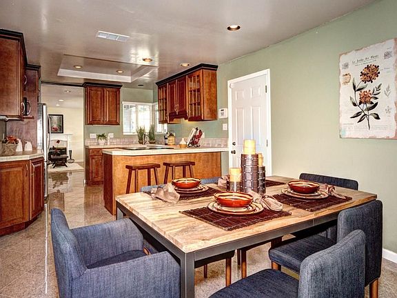 3rd image of 472 Paiute Ln