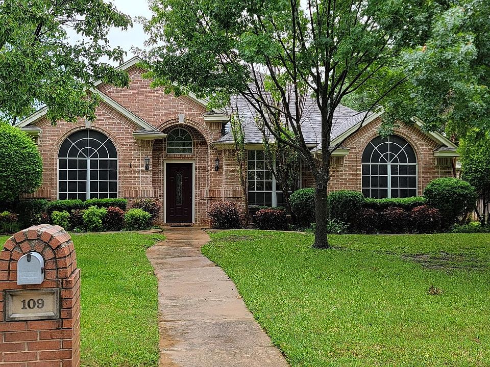 1st image of 109 Greenhill Trl S