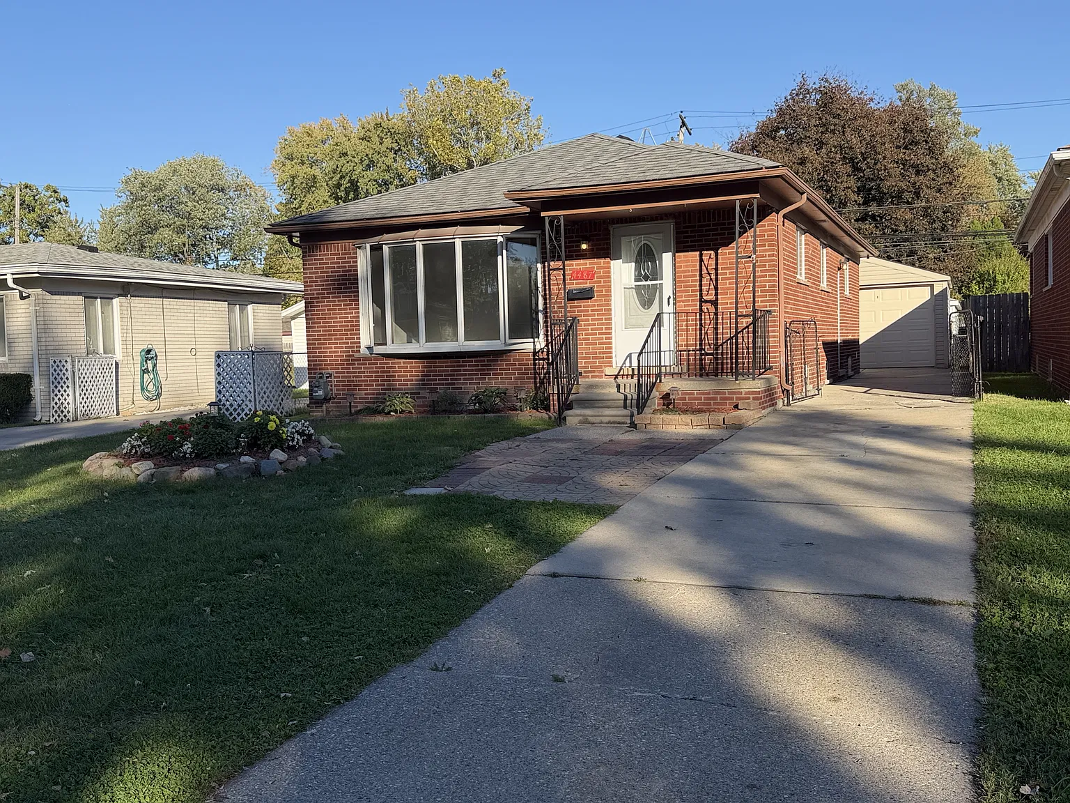 3 bed, 1200 sqft, $1,850 — Photo 1