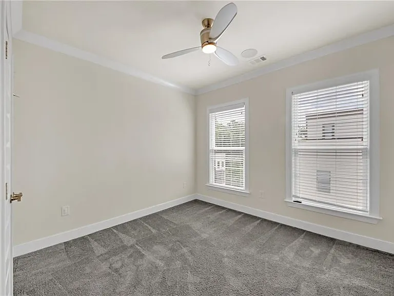 860 Stonehill Ln — Photo 25