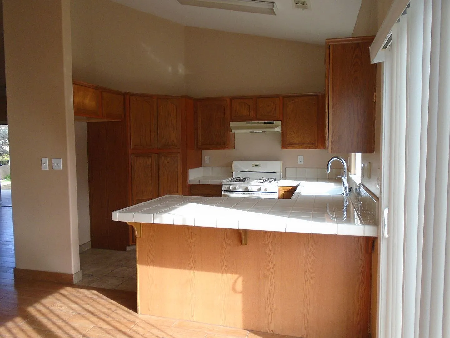 Silvercreek Near Hoa Pool ! Application Pending — Photo 3