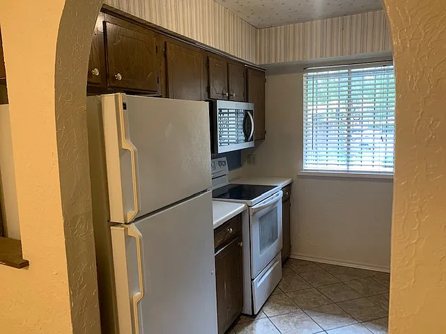 1221 Willow Wood Ct — Photo 14