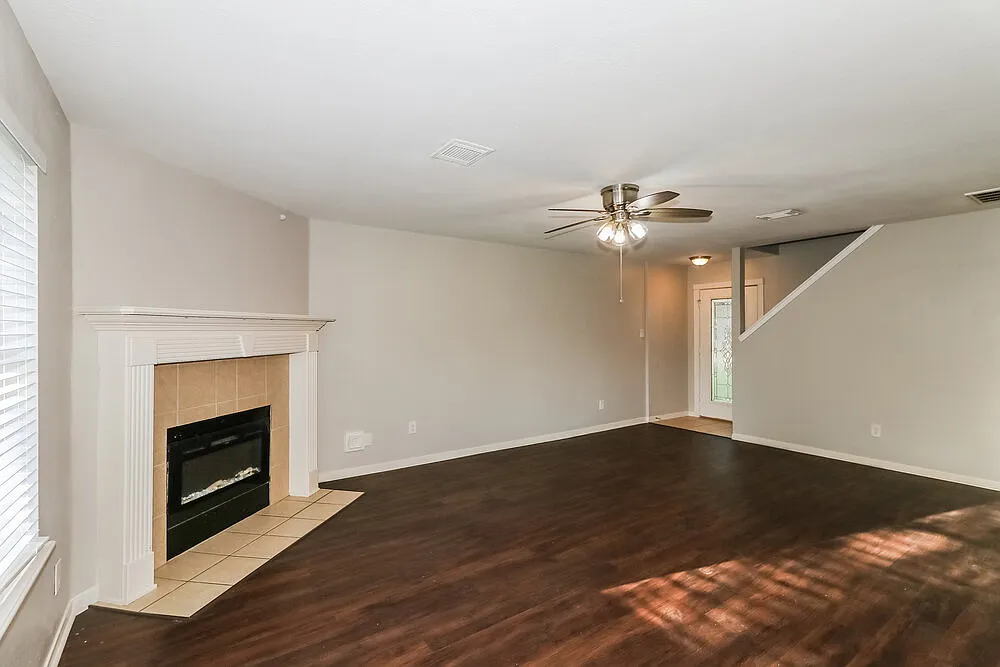 3 bed, 2.5 bath, 1828 sqft, $1,950 — Photo 4
