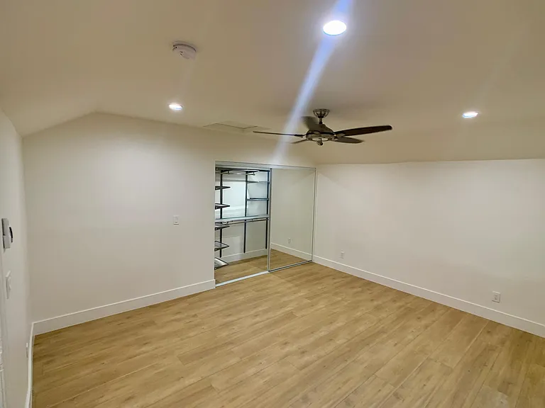 214 1/4 N Avenue 52 — Photo 16