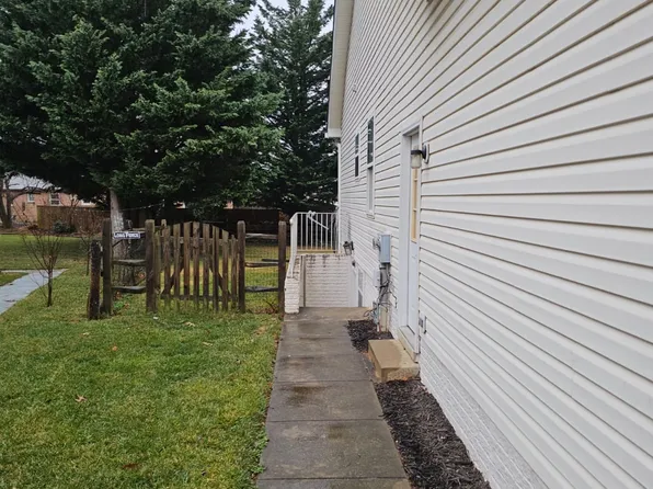 815 Aztec Dr #B, Frederick, MD 21701