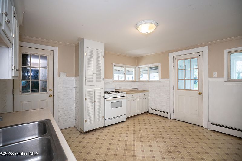 4th image of 16 Major Dickinson Avenue
