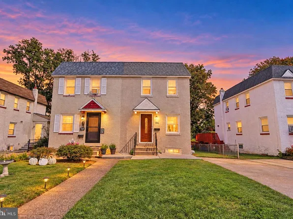 186 Crum Creek Dr, Woodlyn, PA 19094