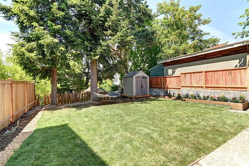 4th image of 7043 17 Avenue NW