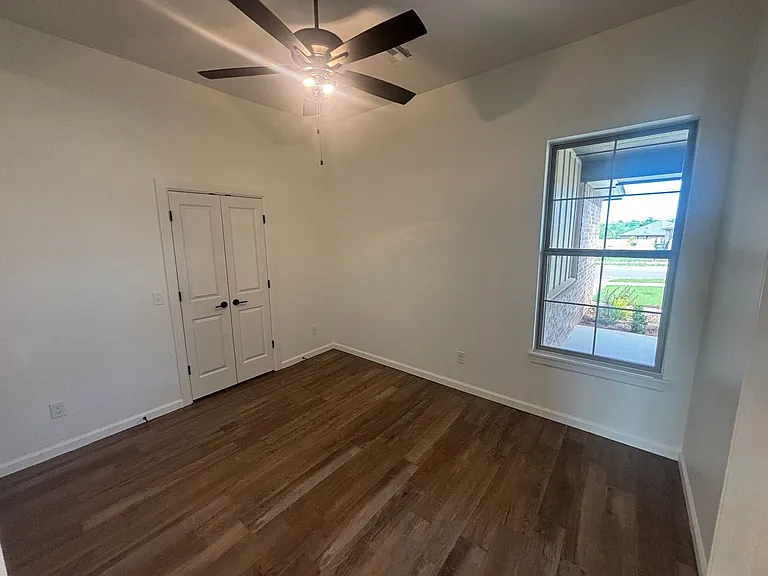 1900 Inglenook Dr — Photo 12