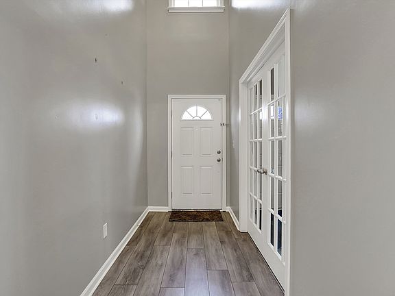 4th image of 7736 Eagle Point Cir
