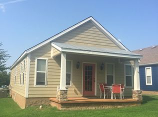 900 W Cato Springs Rd, Fayetteville, AR 72701