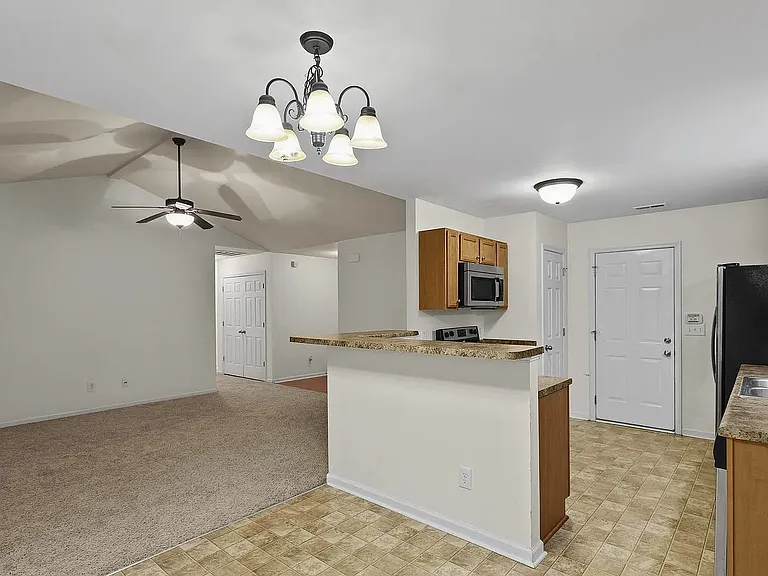 1003 Wt Whitehead Dr — Photo 7