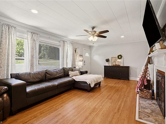 5th image of 434 Callicut St
