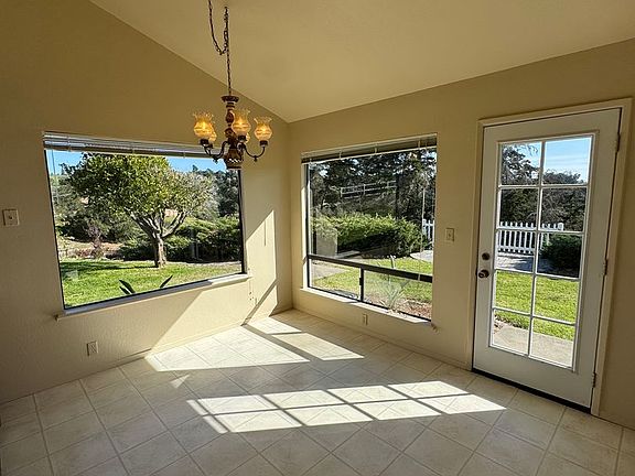 5th image of 1571 Vista Grande Ln