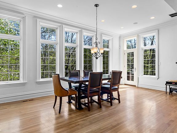 3rd image of 7946 Mill Stream Cir