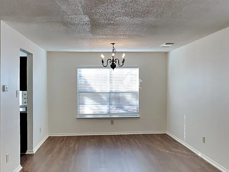 8135 Chestnut Manor Dr — Photo 6