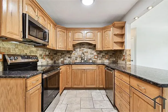 4 bed, 2488 sqft, $2,500 — Photo 3