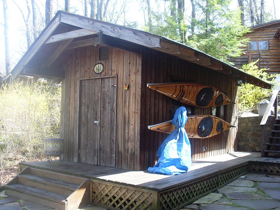 2nd image of 40 Woods Rd