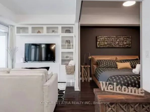 14 York St #512, Toronto, ON M5J 0B1