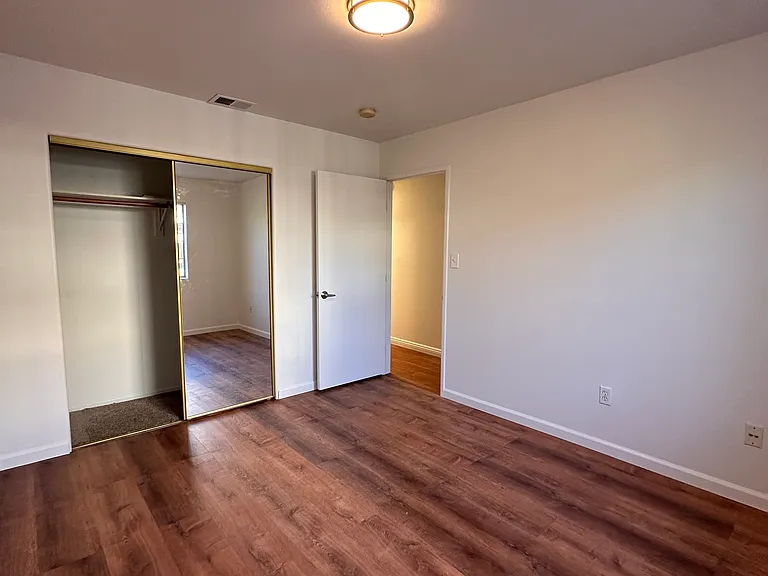 1827 N Mariposa Ave — Photo 10