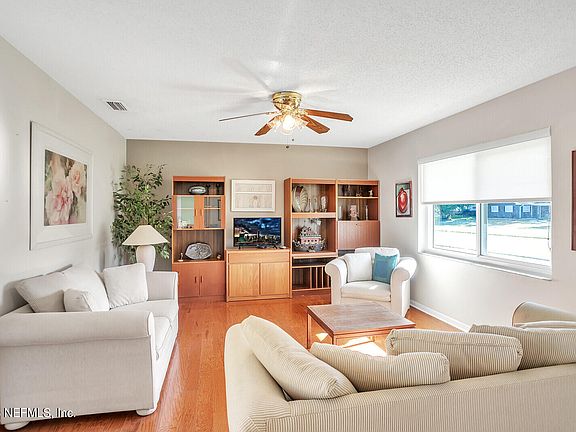 4th image of 168 SHORES Boulevard