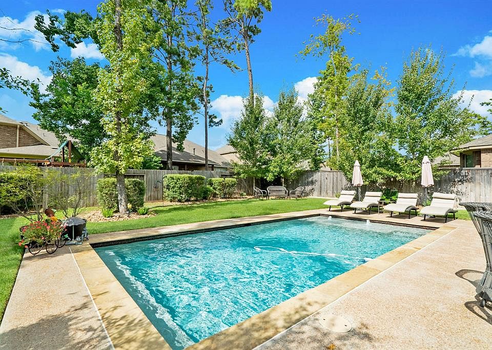 1st image of 15 Garden Path Pl