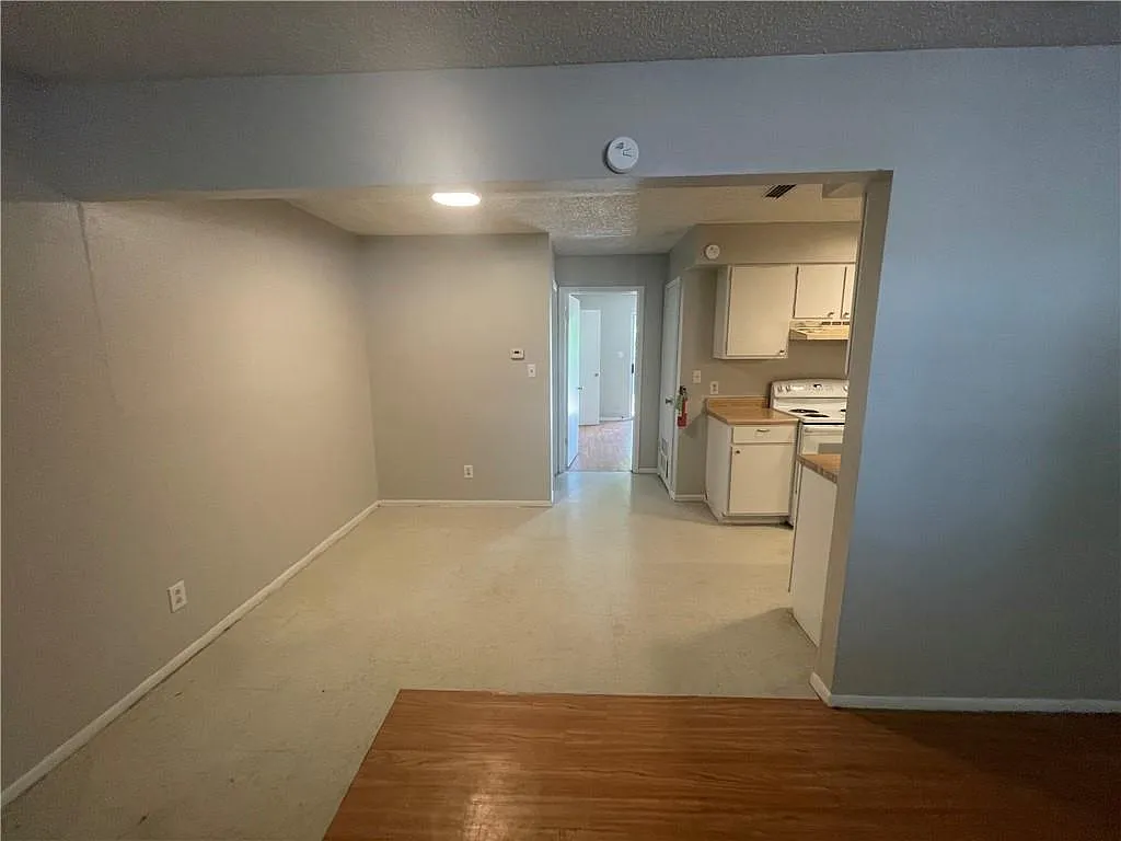 Building Photo - 1085 Linde St #1097