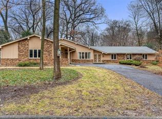 1819 Shaw Woods Dr, Rockford, IL 61107