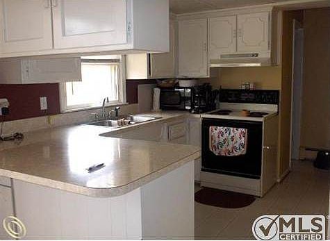 4985 Oak Park - Kitchen 1.jpg