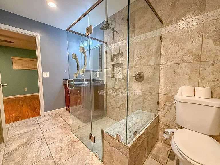 420 E Hampton St #B — Photo 17