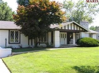 423 Brooktree Dr, Ballwin, MO 63011