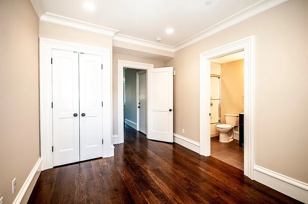 4 bed, 4.5 bath, 2100 sqft, $8,500 — Photo 3