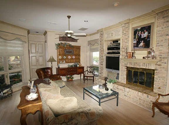 3rd image of 2201 Plantation Ln