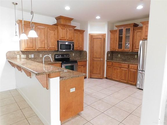 3rd image of 636 E Thornhill Ave