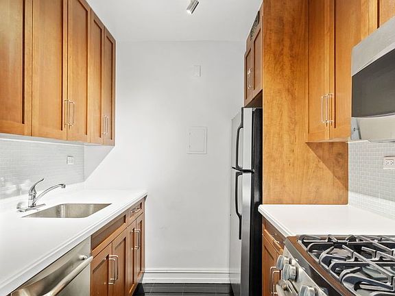 4th image of 200 E 71st St APT 5D