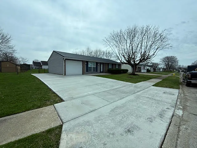 3 bed, 1026 sqft, $2,100 — Photo 3