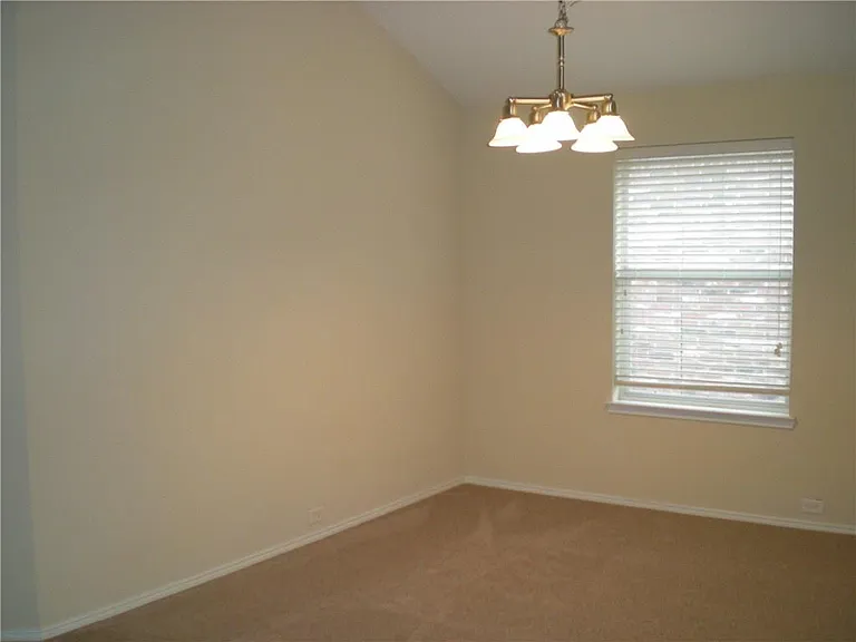 112 Birdbrook Dr — Photo 4