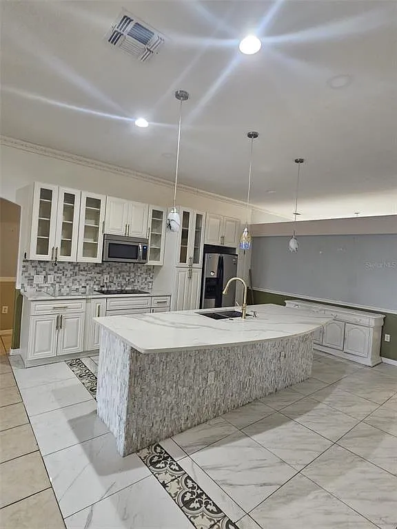 4 bed, 2.0 bath, 2196 sqft, $2,300 — Photo 3
