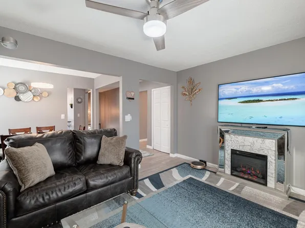9439 Taylor Dr, Overland Park, KS 66212