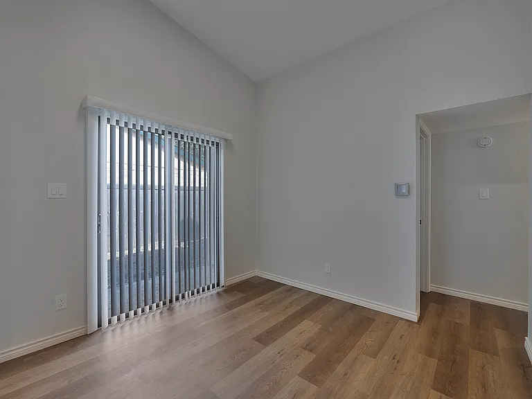 6800 Elliot Ct — Photo 12