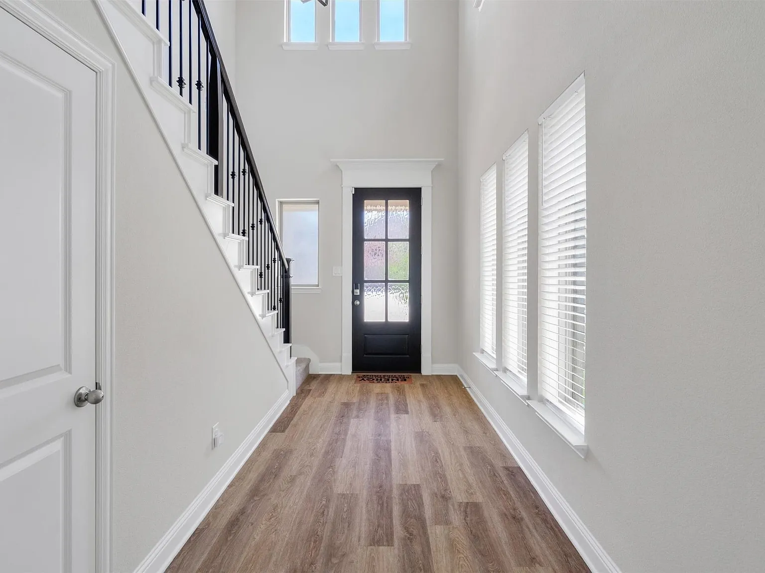 4 bed, 3.5 bath, 3030 sqft, $3,100 — Photo 3