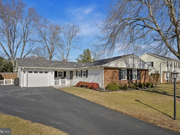 13126 Point Pleasant Dr, Fairfax, VA 22033