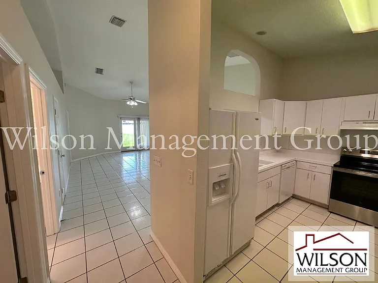 4066 Bonnie Dr — Photo 2