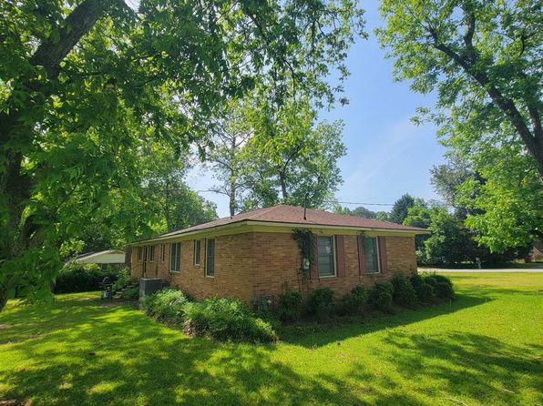 106 W McDuffie St, Hawkinsville, GA 31036