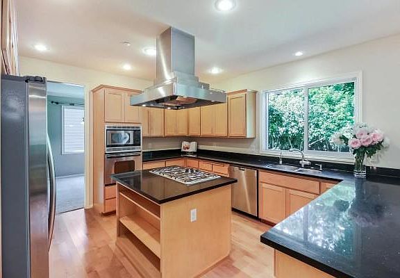 4th image of 2324 108th Ave SE