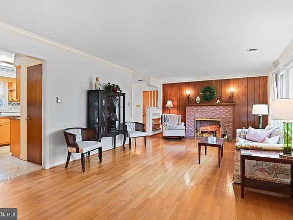 5th image of 1396 S King St