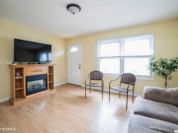 2nd image of 429 Singapore Ln