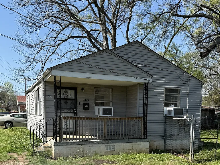1808 Jefferson Ave SW — Photo 1