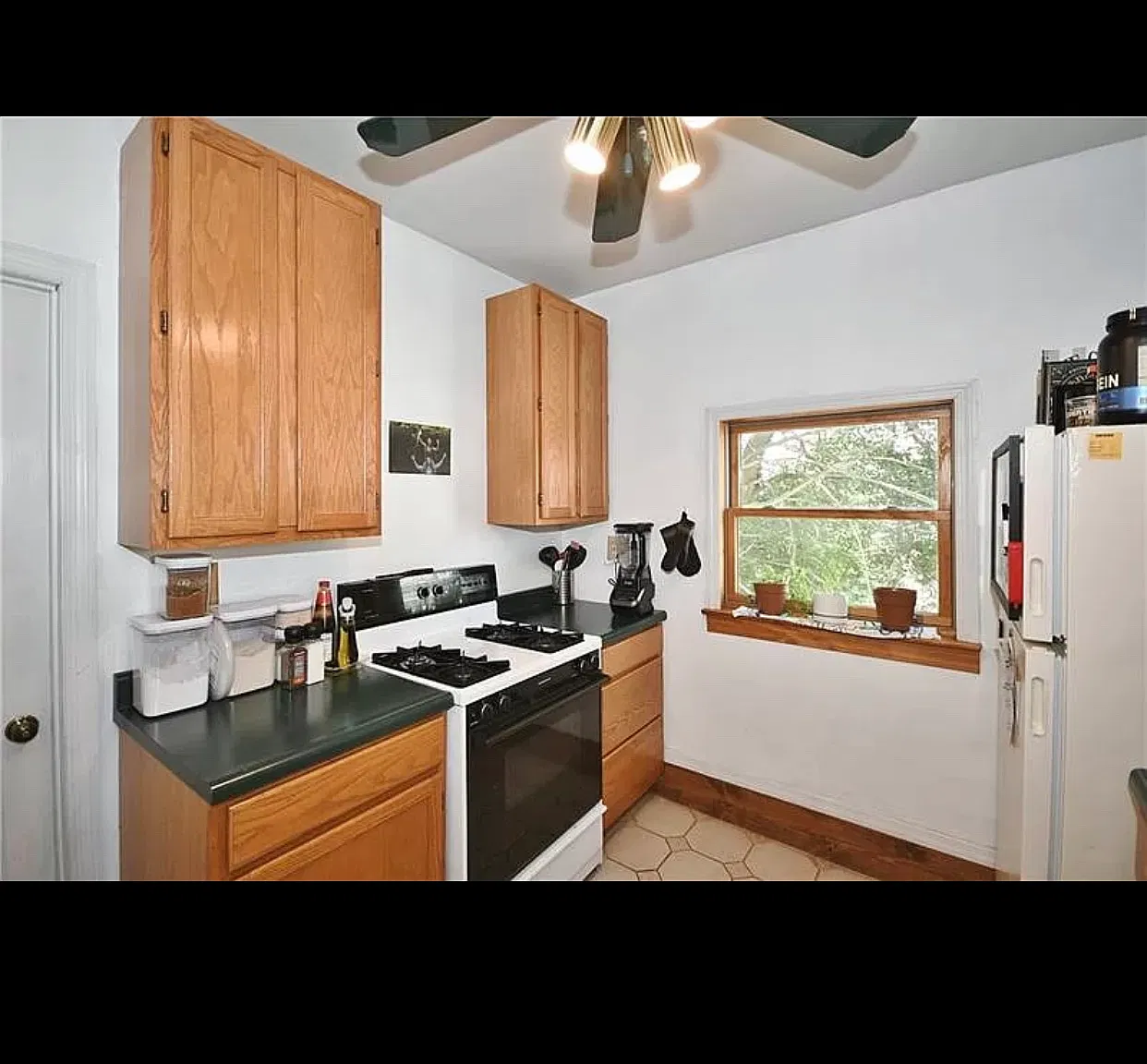 5 bed, 2500 sqft, $775 — Photo 4